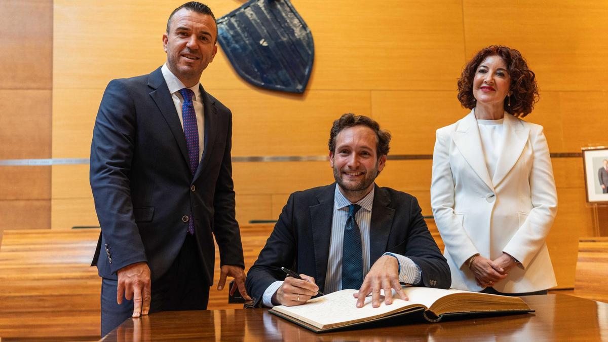 Firma del presidente de la Diputación de Huesca, Isaac Claver.