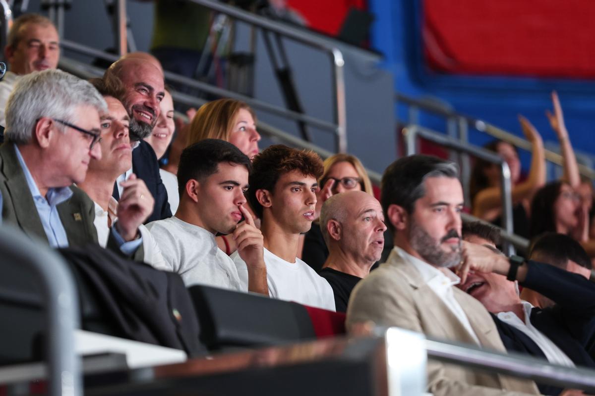 El gesto de Joao Félix que enamora al barcelonismo... ¡Ya es un culé más en el Palau disfrutando del balonmano!