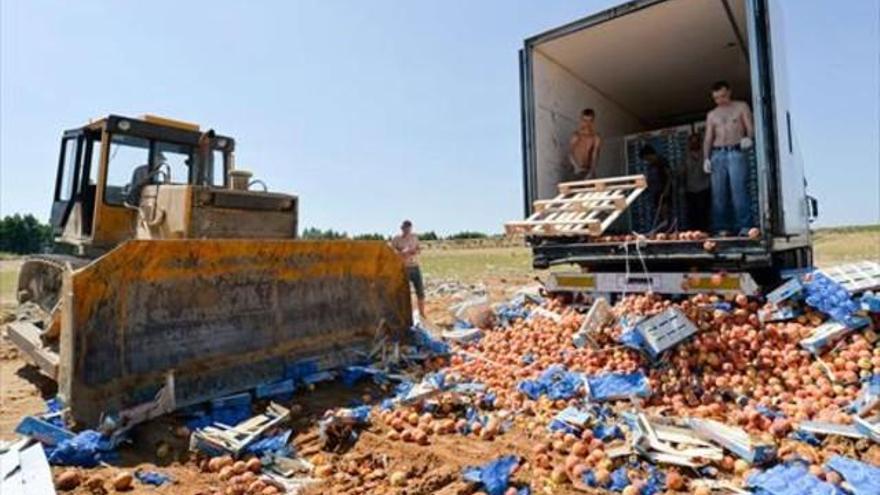 España recibirá siete millones más de Bruselas por la crisis de fruta de hueso