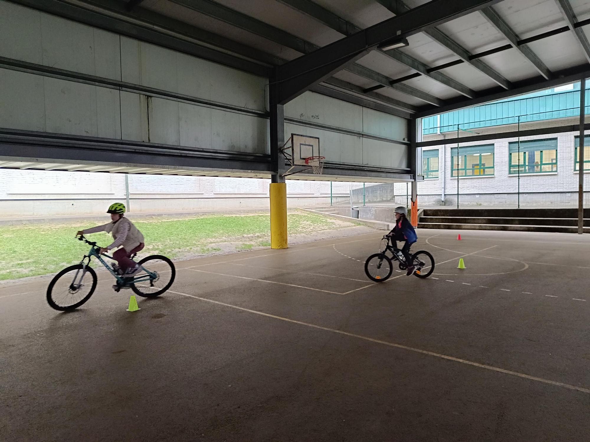 Pasión sobre ruedas: la extraescolar de ciclismo en el colegio de La Fresneda