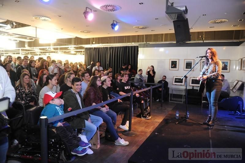 Ruth Lorenzo presenta 'Loveaholic' en la FNAC de Nueva Condomina