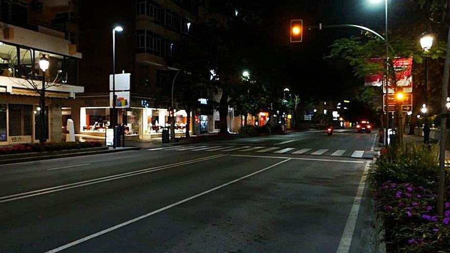 Imagen nocturna de la avenida Ricardo Soriano.