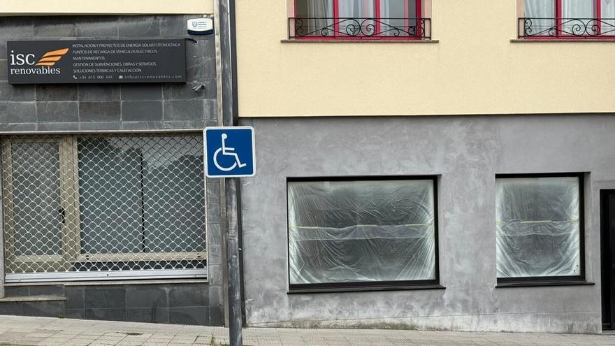 Cambre incorpora dos plazas de estacionamiento para personas con movilidad reducida en O Temple