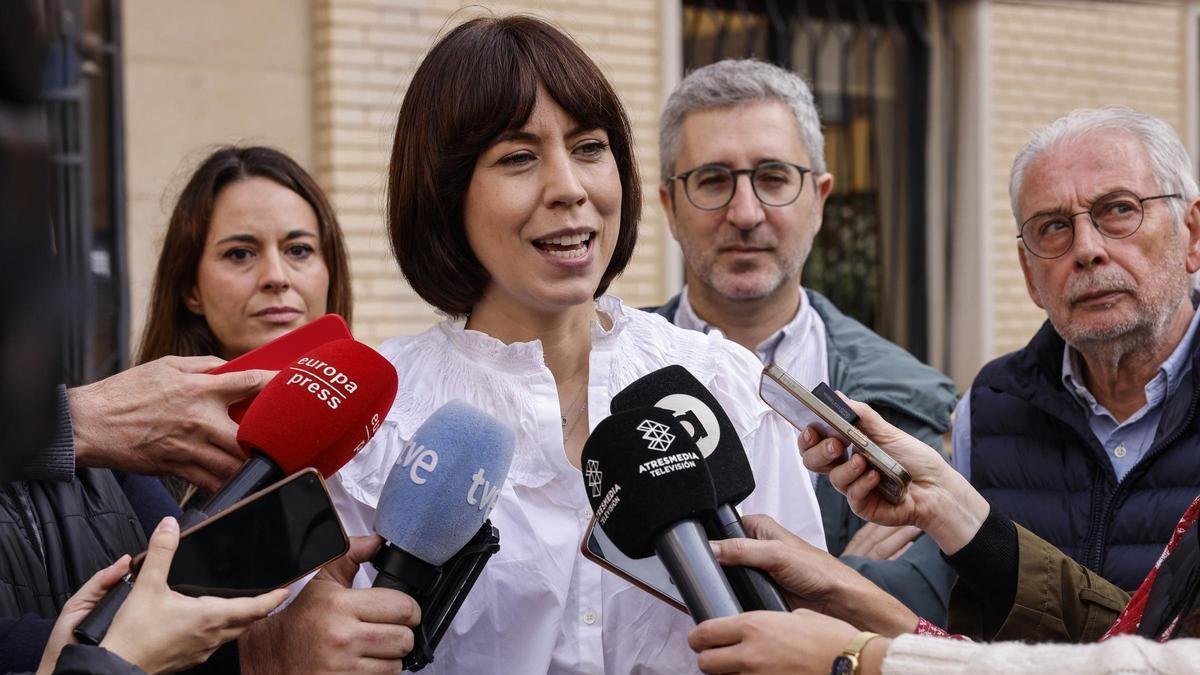 La secretaria general del PSPV, Diana Morant, atiende a los medios este jueves en Gandia