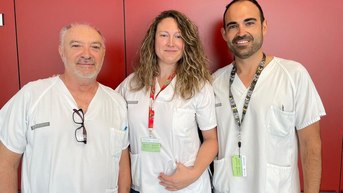 Los doctores Vicent Espert, María José Gil y Javier Espinosa.