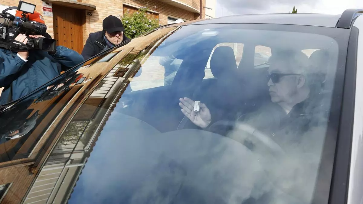 Santos Cerdán sale de su vivienda familiar en Milagro tras pasar su primera noche en libertad