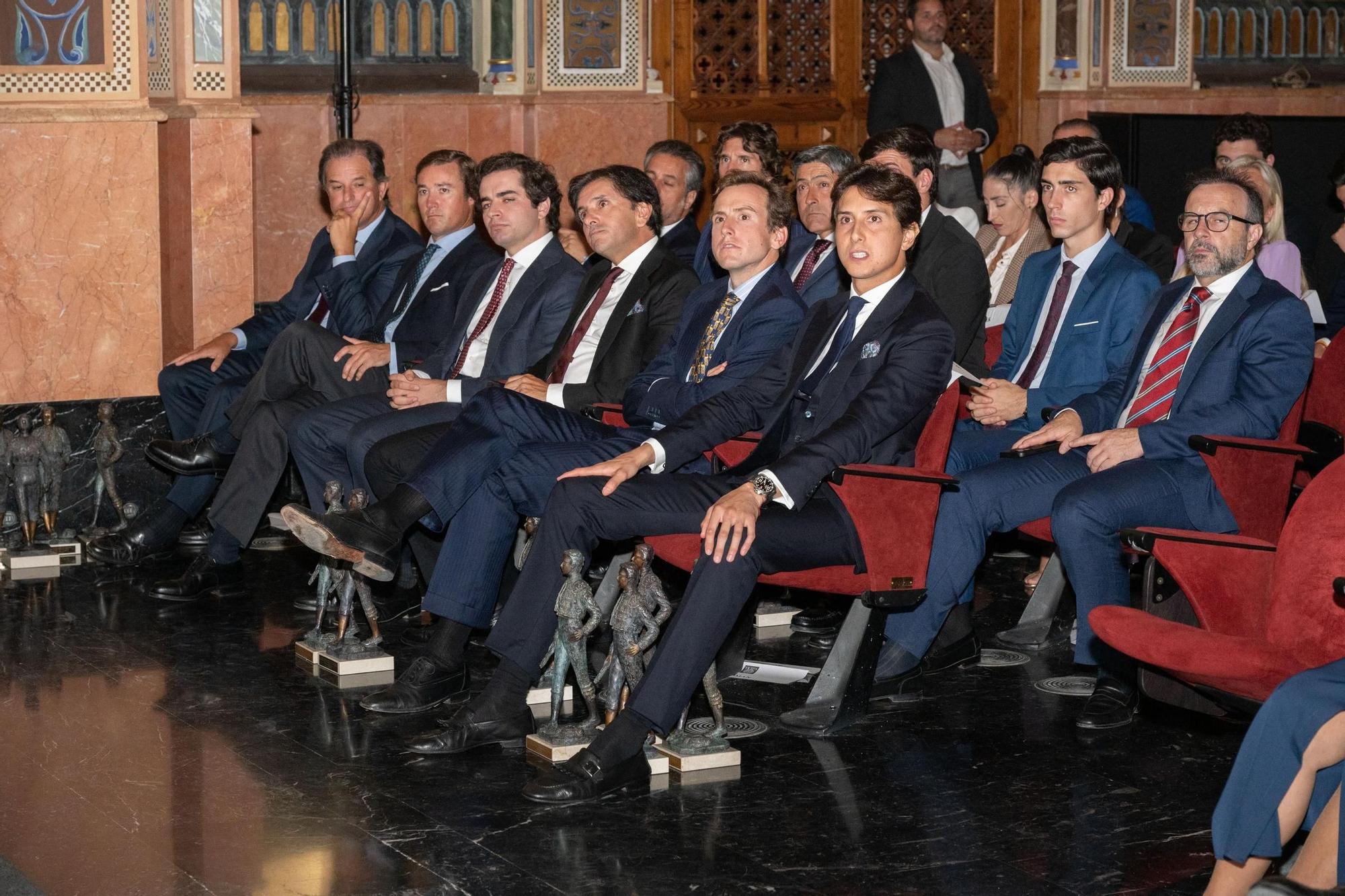 La gala de los premios taurinos de la Diputación de Valencia con Roca Rey, en imágenes