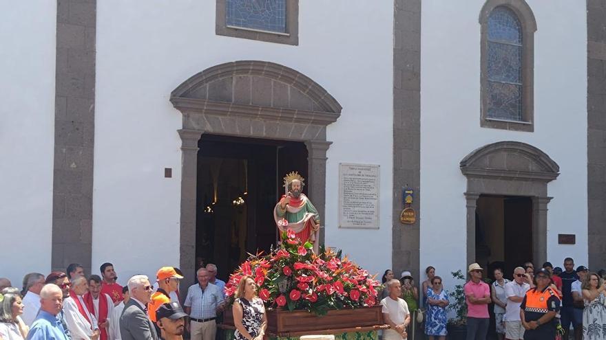 Flores y sancocho para una fiesta de San Bartolomé a casi 30 grados