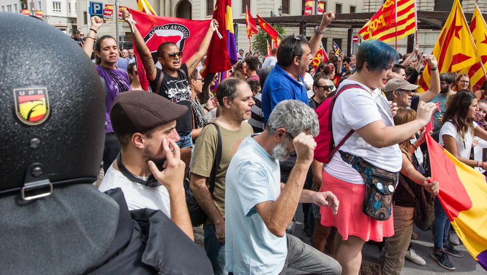 Tensión entre partidarios y detractores del referéndum en Alicante