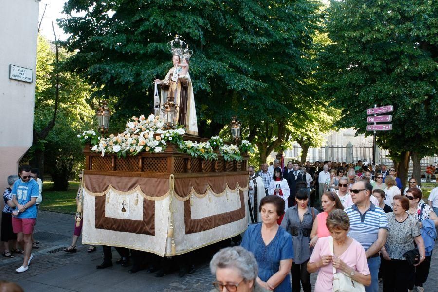 La procesión del Carmen toma el casco antiguo