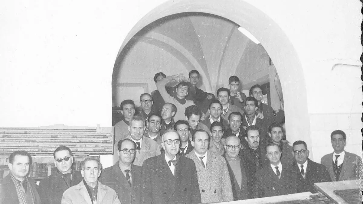 14 directores para un periódico centenario