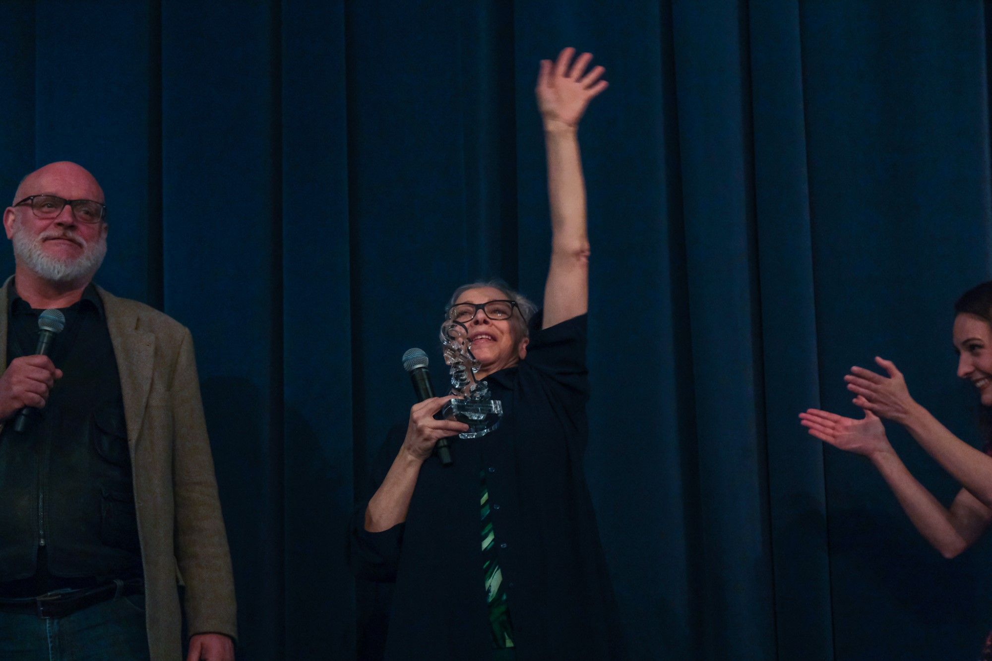 Kiti Mánver recibe el premio del Festival de Teatro en el Cervantes