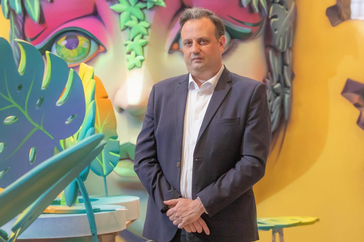 Joaquín Rubio, artista que levantará la Falla Oficial de Elda este año