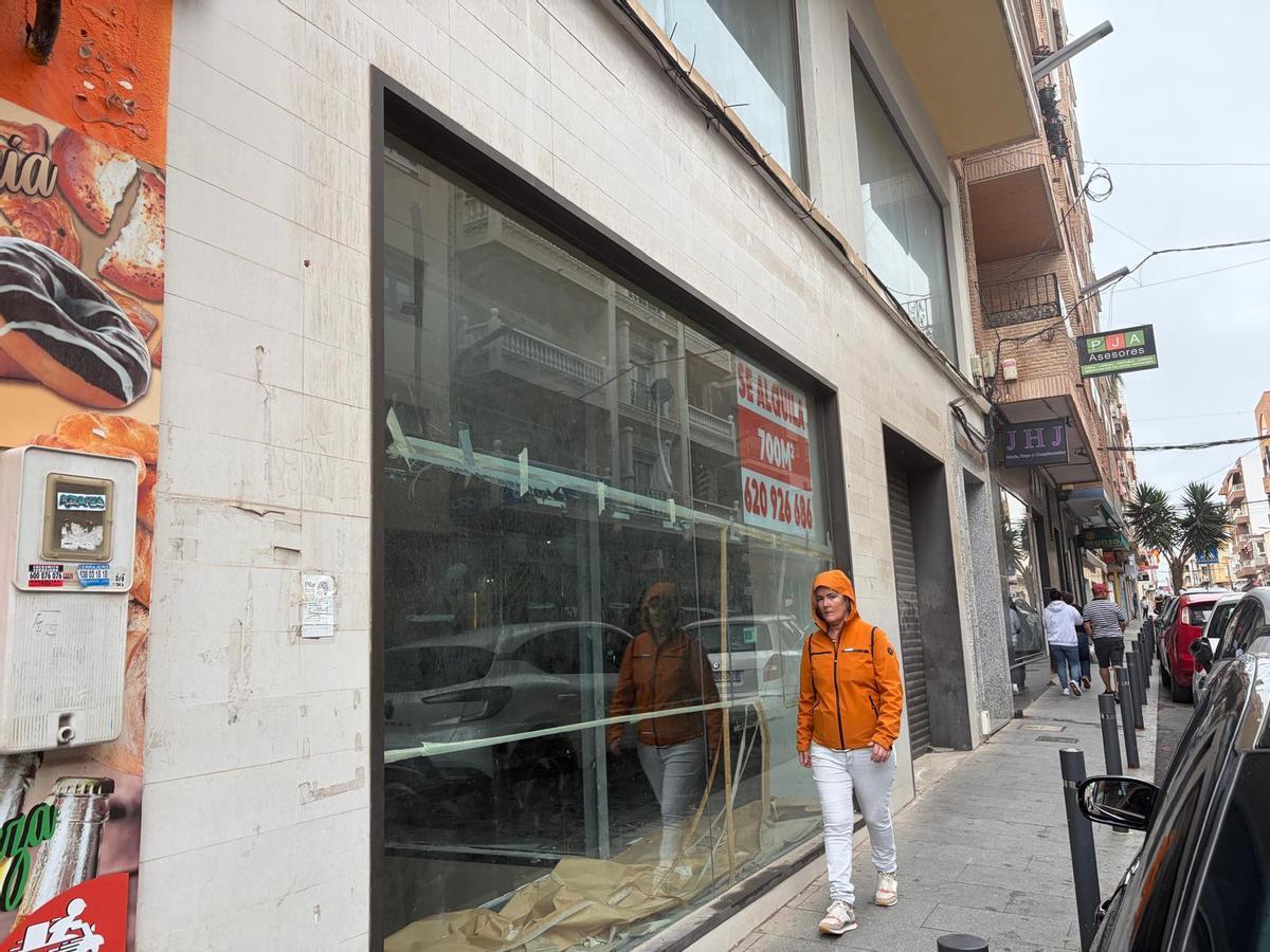 Local en el centro de Torrevieja, antigua tienda de Lefties, que albergará el nuevo retén policial