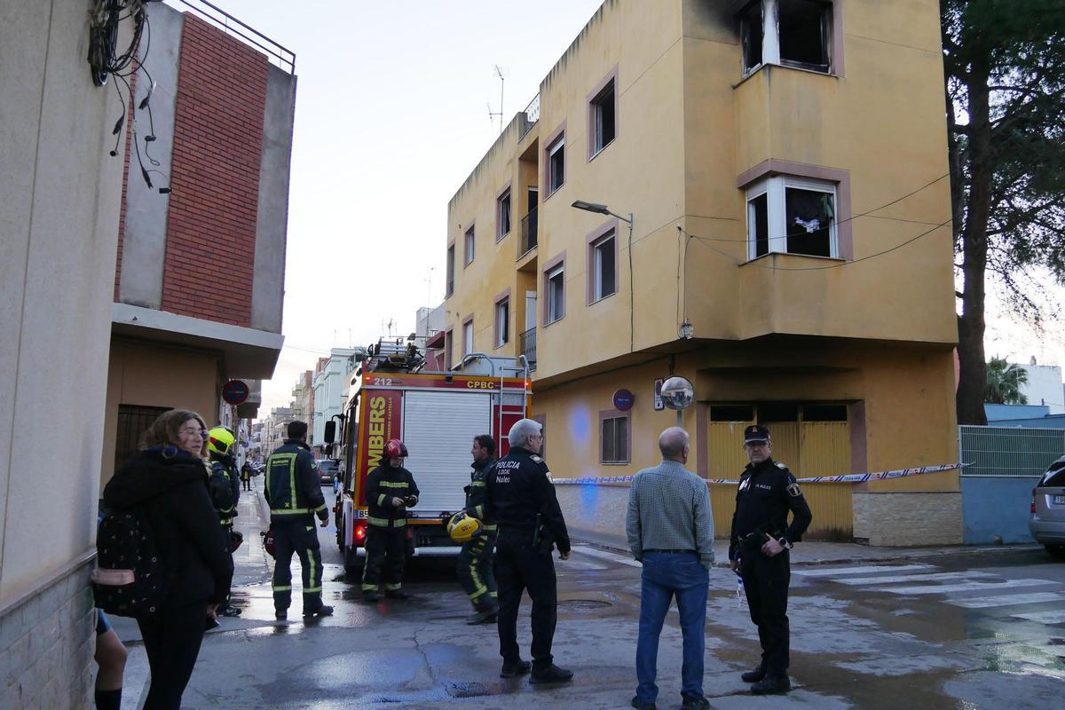 En el segundo piso del edificio todavía son evidentes del incendio declarado hace menos de quince días.