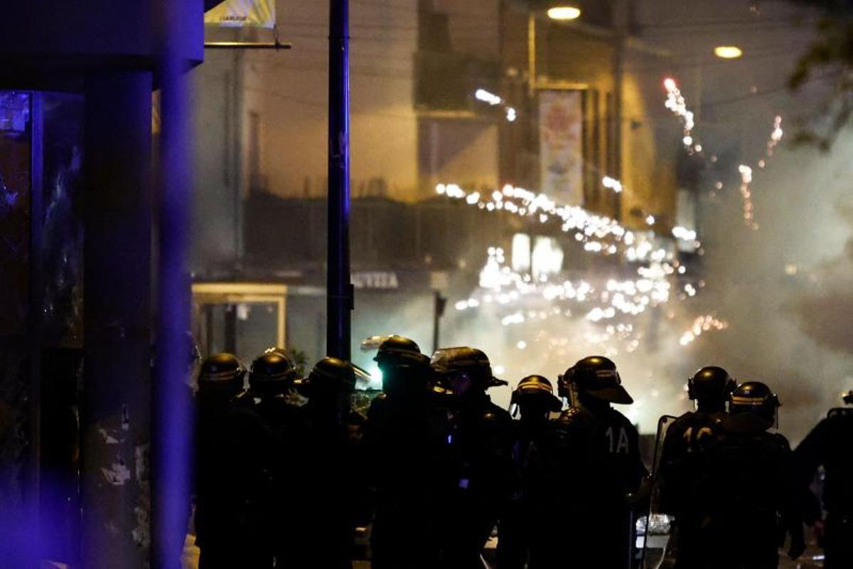 Protestas violentas en Nanterre, Francia, tras matar la policía a un joven de 17 años