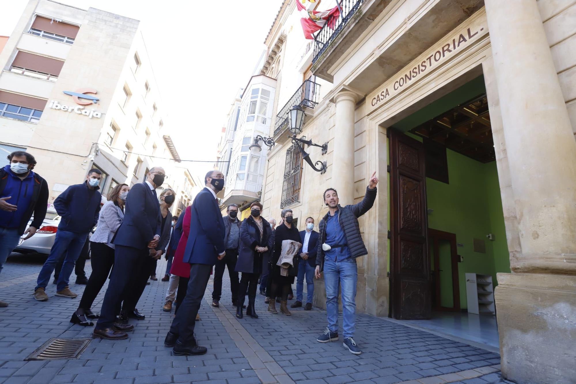 Visita de Lambán, Repollés y Faci a Caspe con motivo del Día de la Memoria Democrática