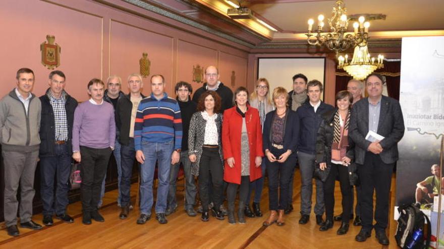 Foto de grup dels participants al fòrum de municipis del Camí Ignasià.