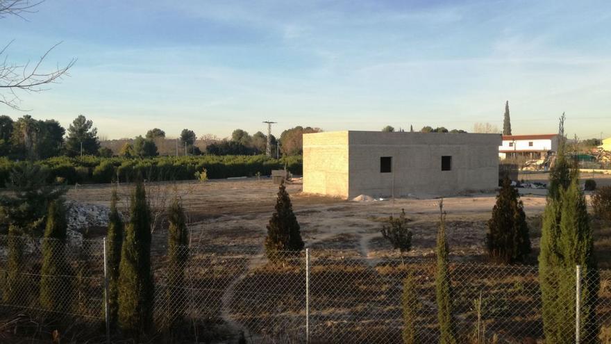 Una de las construcciones sospechosas, según Huerta Viva, en Rincón de Beniscornia. | HUERTA VIVA