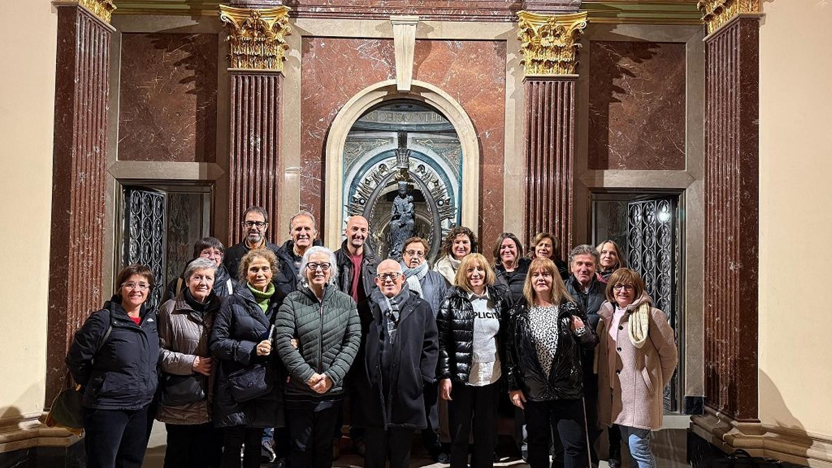 Participants en l'acte d'entrega de les ajudes socials