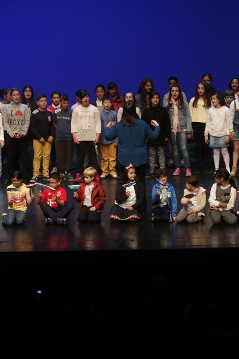 Los escolares participantes en la Xunta d'Escolinos.