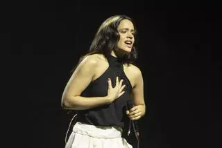 Rosalía pospone el comienzo de su gira en Estados Unidos por una "emergencia familiar"