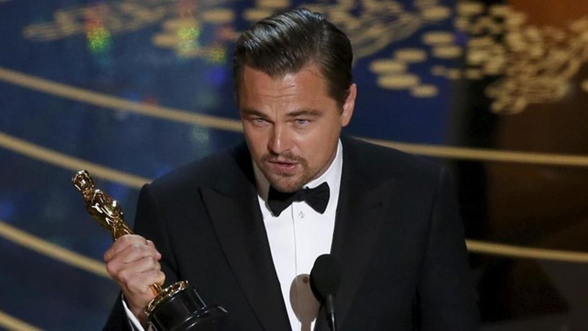 rtapounet32986123 leonardo dicaprio accepts the oscar for best actor160229133700