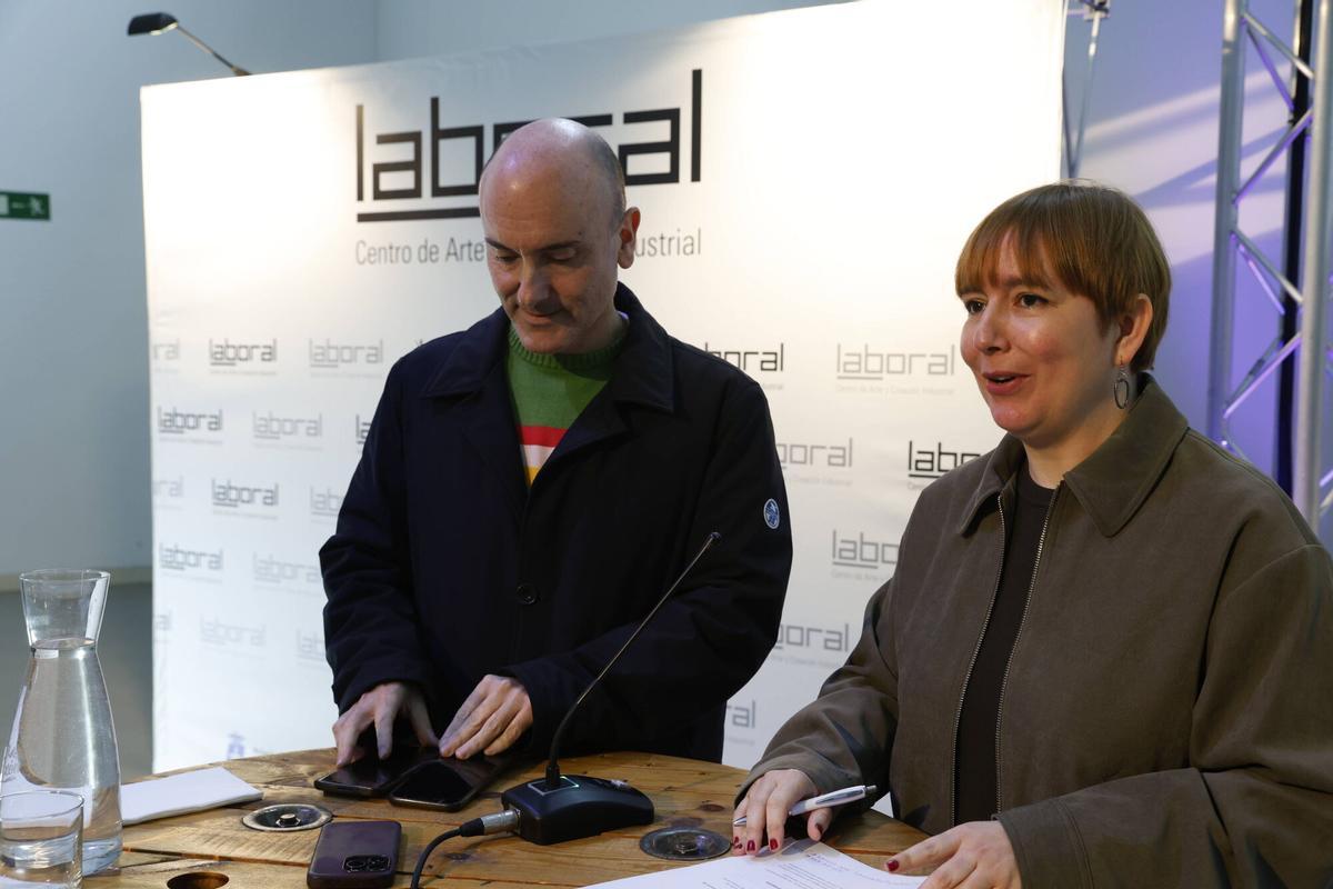 Presentación del programa anual de Laboral a cargo de su directora, Semíramis González, y el Director General de Cultura, Pablo León.