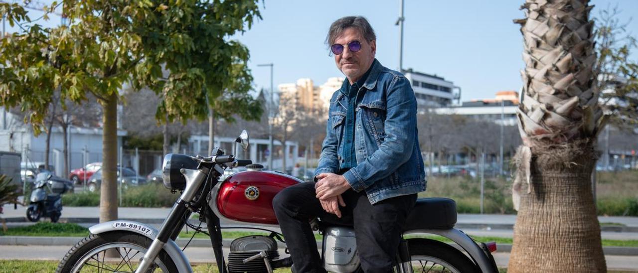 Alberto Vizcaíno, con su Bultaco del 66