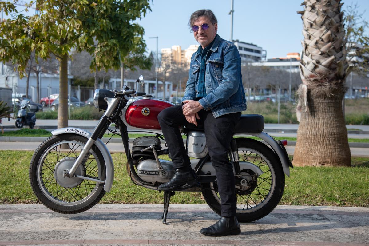 Alberto Vizcaíno, con su Bultaco del 66