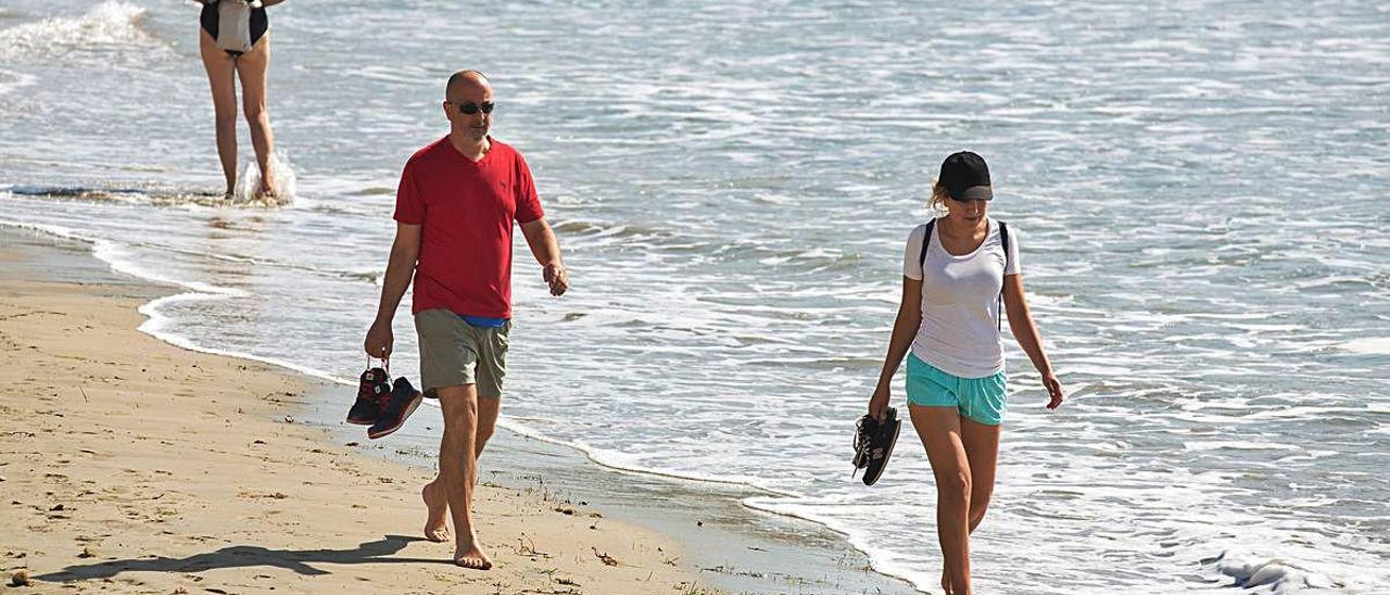 El aumento de la temperatura  del mar favorecerá este verano noches tropicales y tormentas