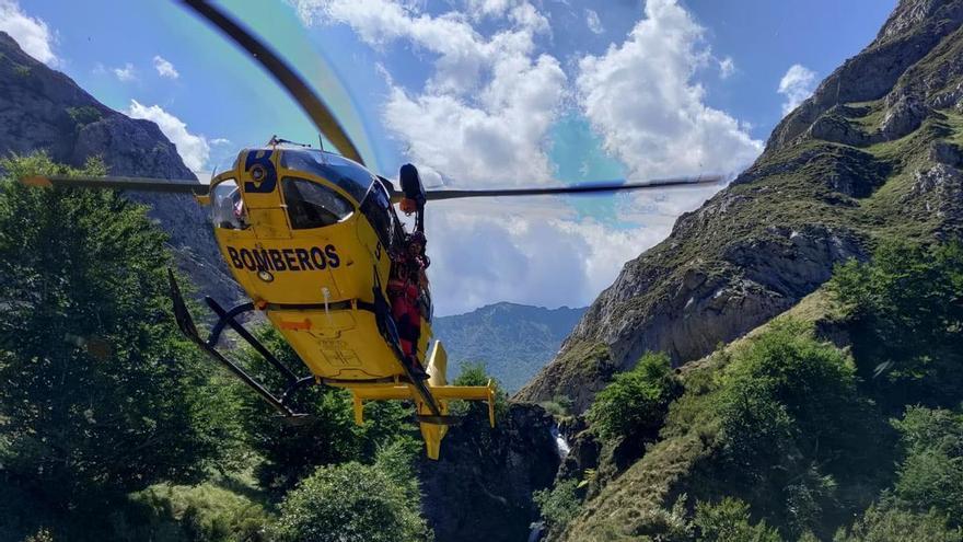 Una mujer extranjera de 65 años, evacuada al Hospital de Arriondas tras sentirse indispuesta en una ruta por los Picos de Europa
