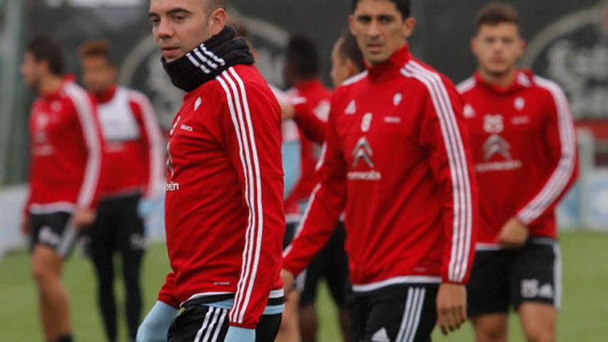 Aspas y Hernández, en un entrenamiento en A Madroa. // FDV