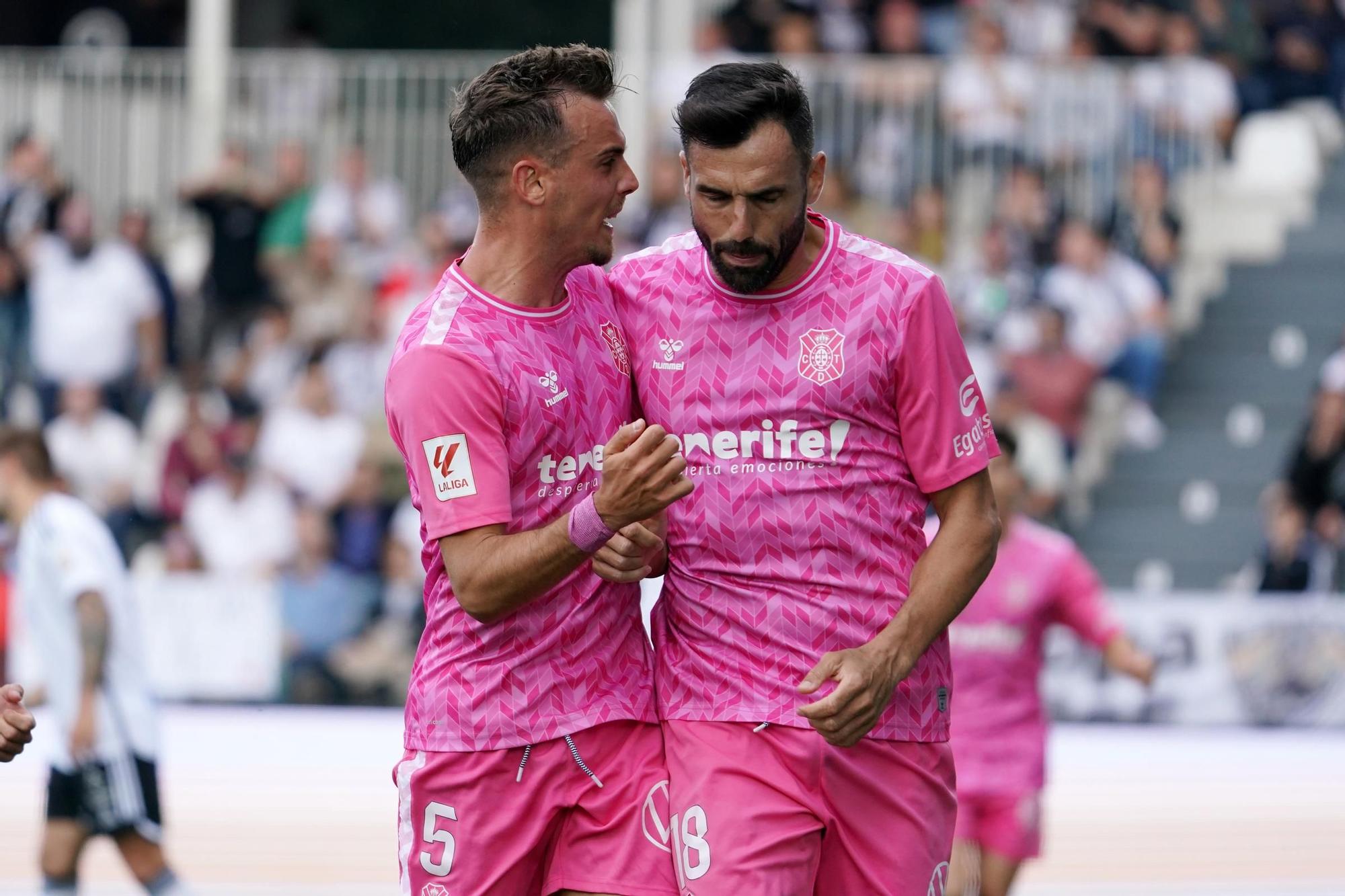 El partido entre el Burgos y el Tenerife. en imágenes