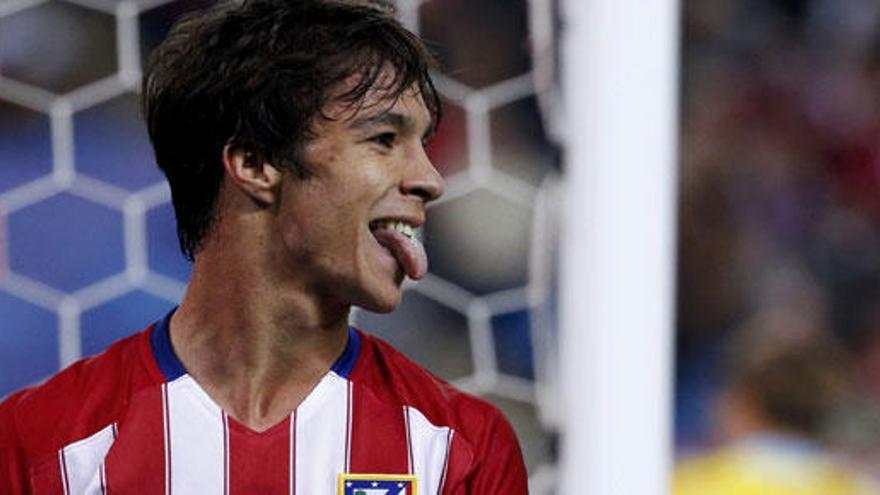 Oliver Torres celebra su gol.