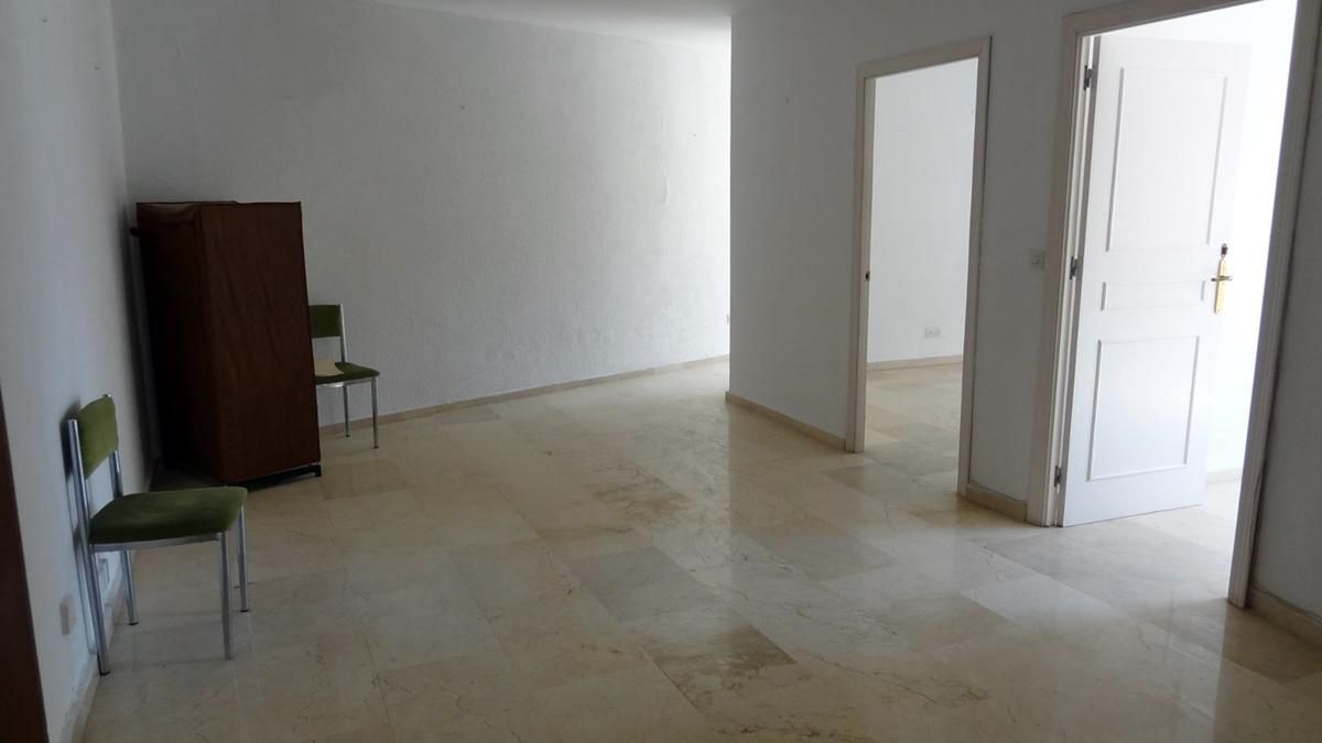 El piso cuenta con dos oficinas.