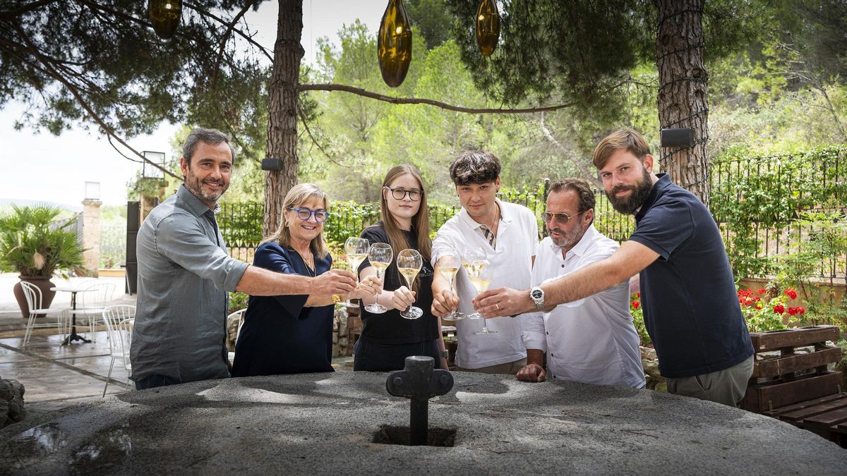 Pere Llopart (Corpinnat), Gemma Torelló, Sofia Torelló, Marc Torelló, Àlex Torelló (Celler Kripta) i Roc Gramona (Corpinnat) Pere Llopart (Corpinnat), Gemma Torelló, Sofia Torelló, Marc Torelló, Àlex Torelló (Celler Kripta) i Roc Gramona (Corpinnat)