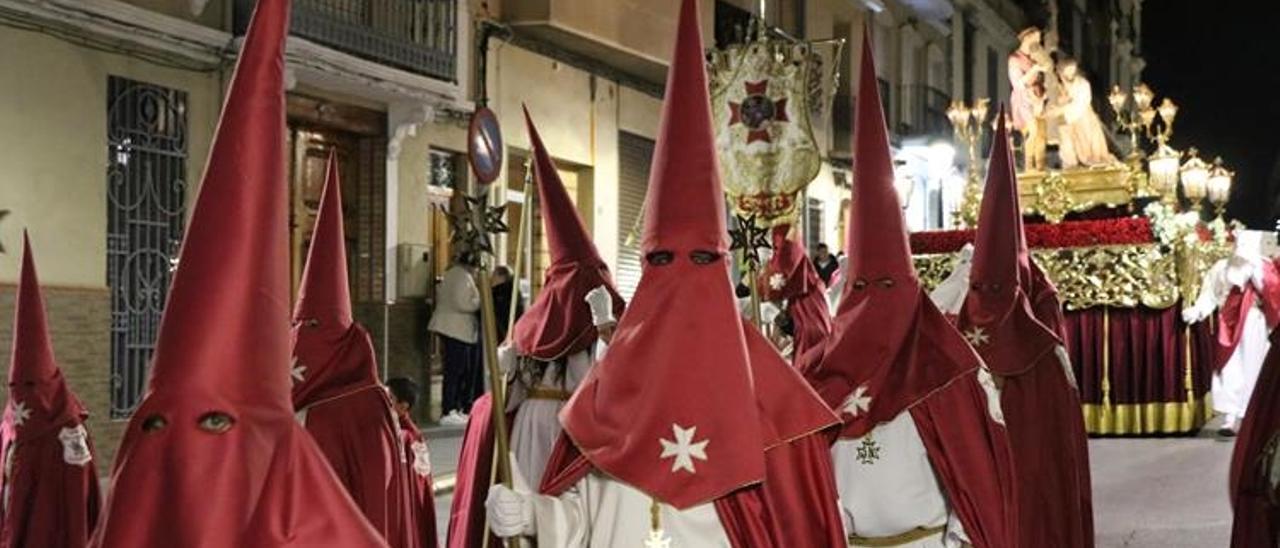 Imagen de archivo de una procesión de Semana Santa en Torrent.