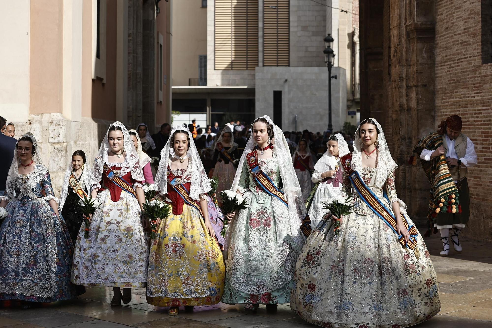 Ofrenda 18 de marzo. Calle de la Paz (16-17 horas)