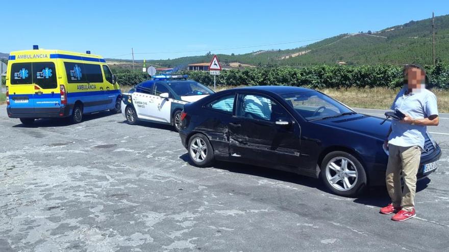 Estado de uno de los vehículos tras el accidente. // FdV