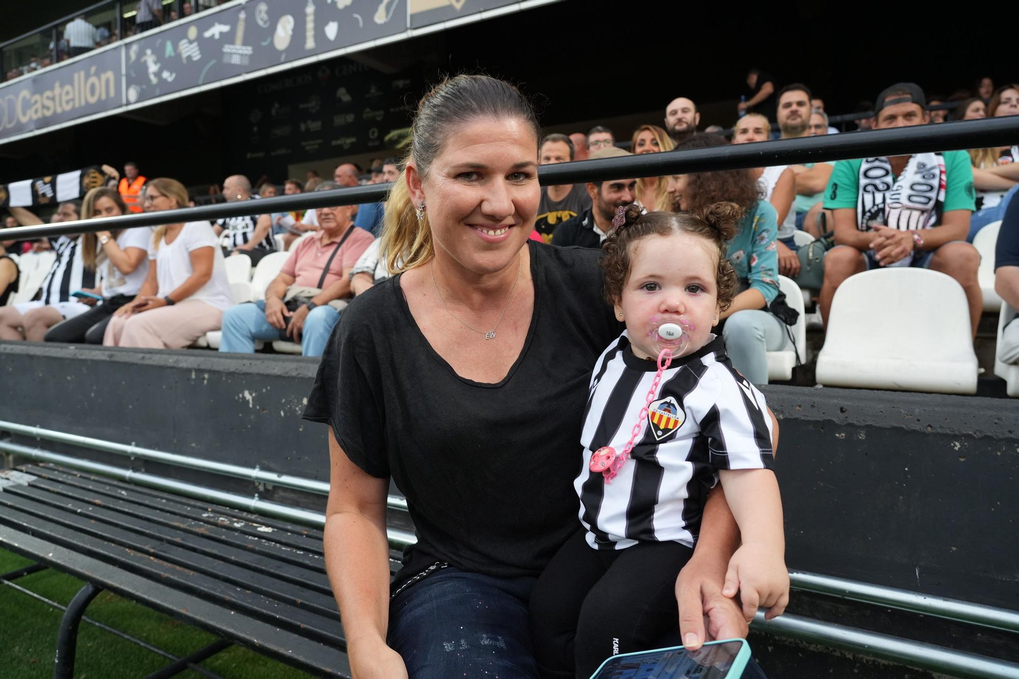 Galería: La afición albinegra disfruta en Castalia de la victoria del CD Castellón