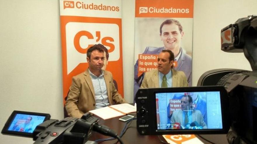 Guillermo Díaz y Juan Cassá durante la rueda de prensa de ayer.