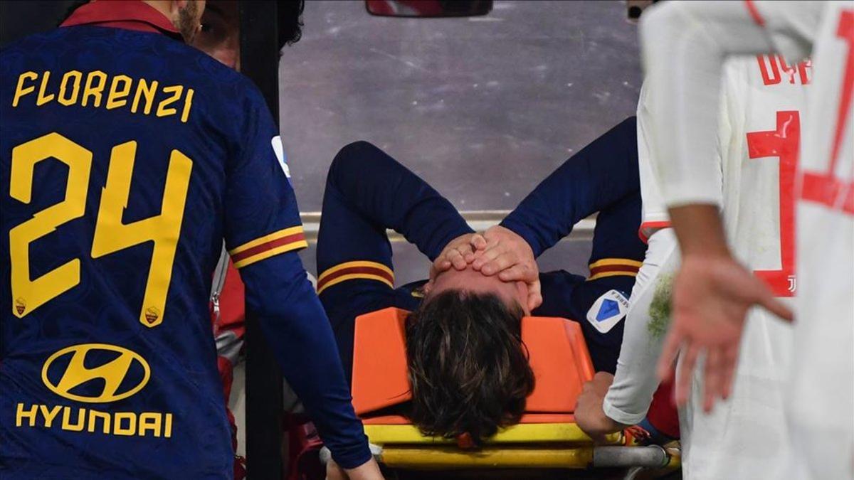 Zaniolo no pudo contener las lágrimas mientras abandonaba el terreno de juego