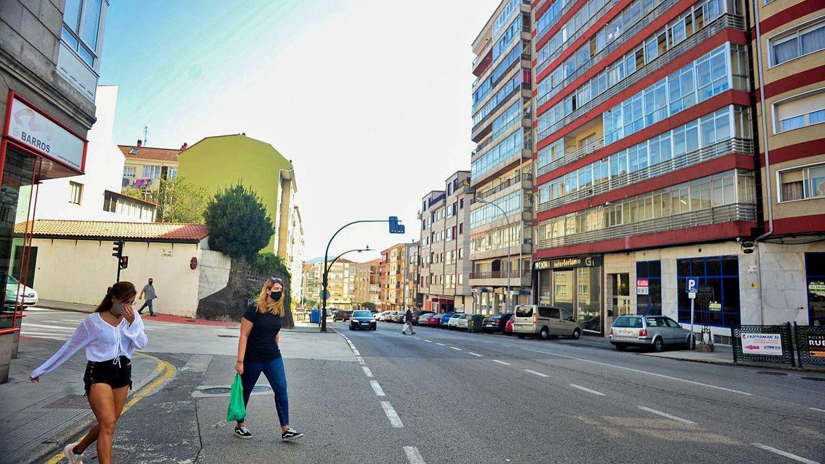 El cruce de Vista Alegre con la avenida de Cambados, donde se estudia crear una glorieta.