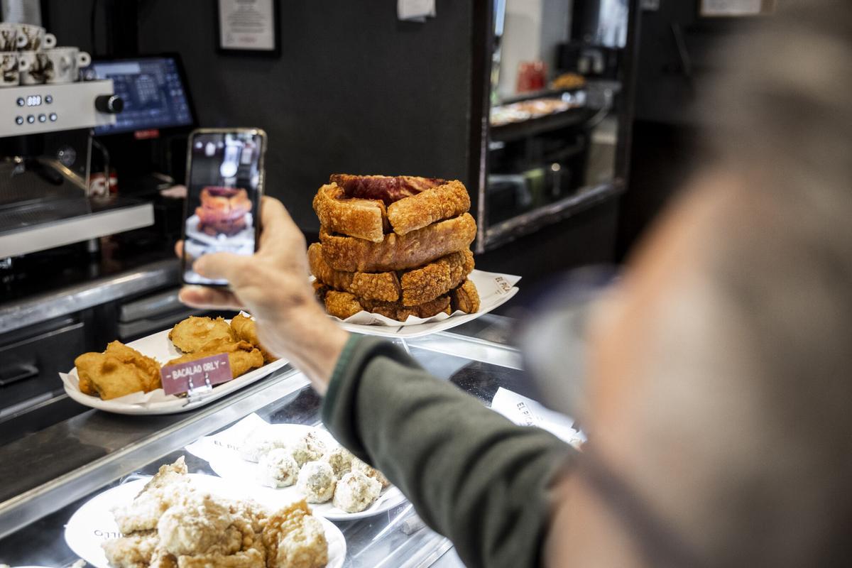 El Picadillo, el clásico bar de Zaragoza compite este año por tener el mejor torrezno del mundo