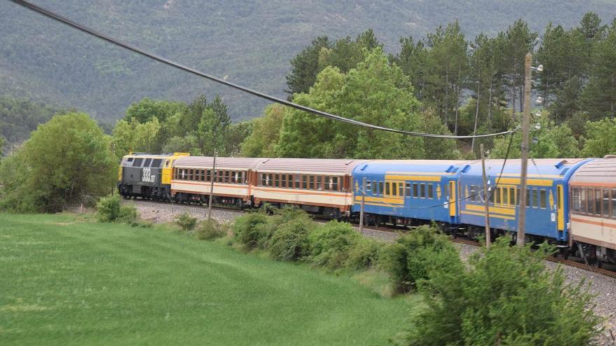 Una composición similar a la del tren histórico «Ribera del Duero»