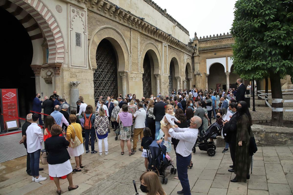 El Simpecado del Rocío en la Catedral El Simpecado del Rocío en la Catedral