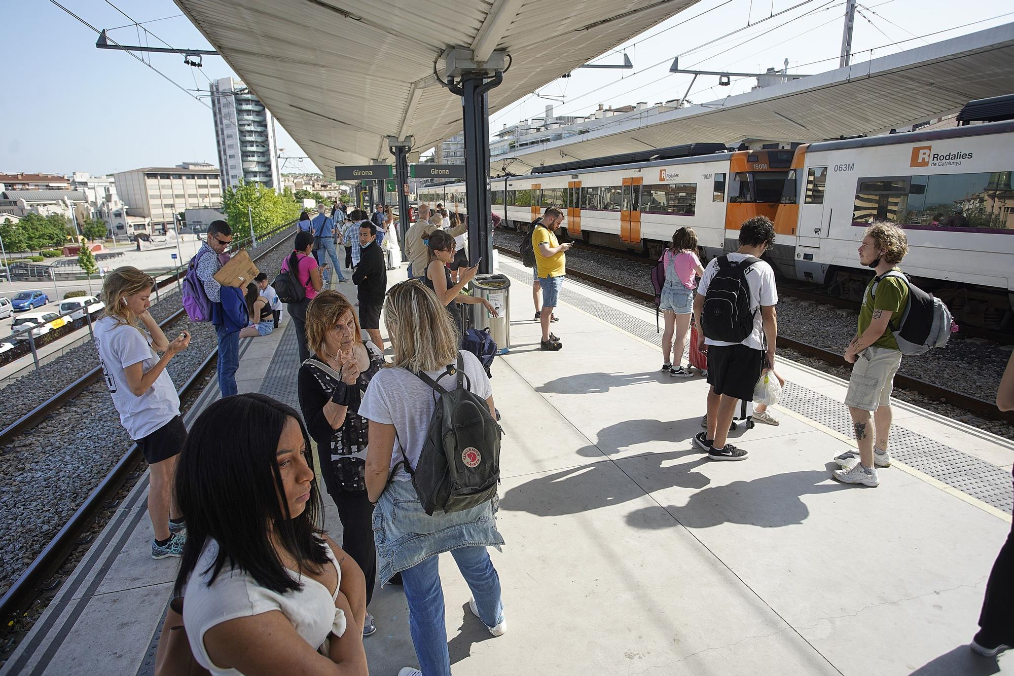 Matí caòtic a les estacions de tren de Girona