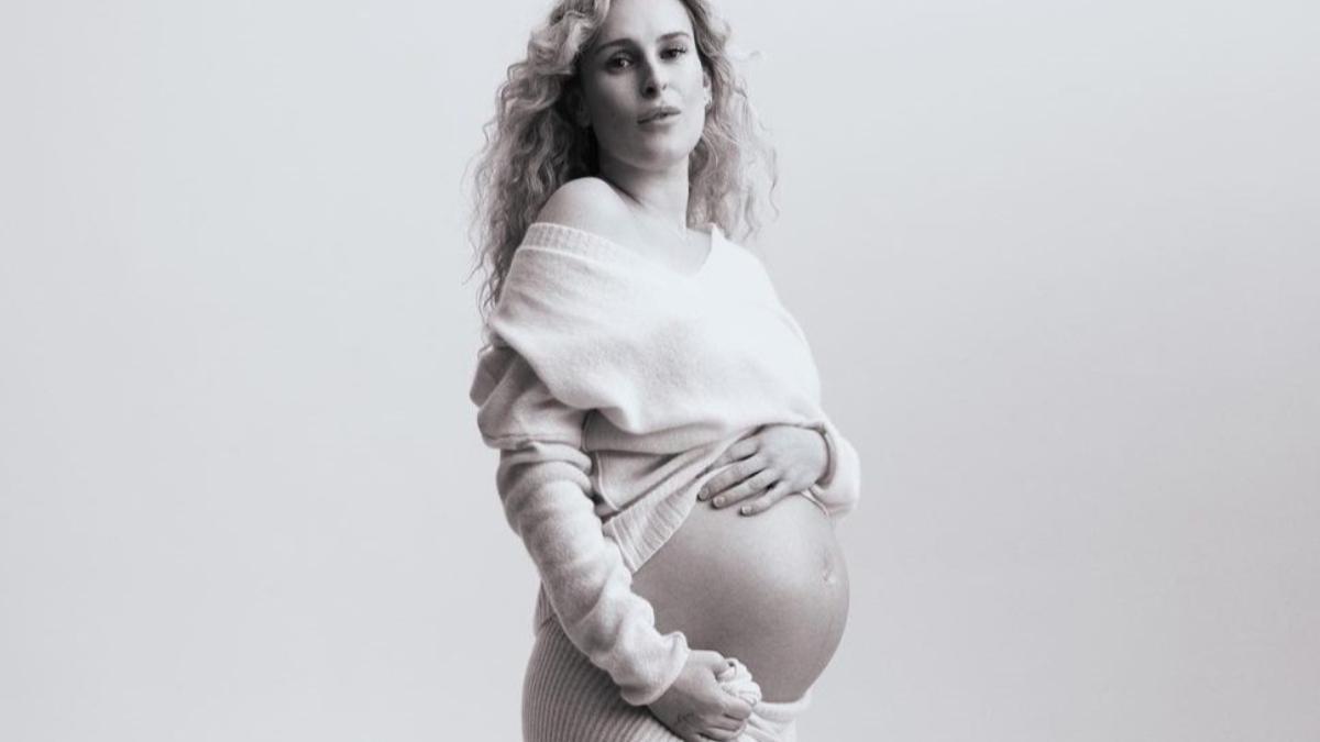 El posado de Rumer Willis embarazada que más recuerda al histórico de Demi Moore