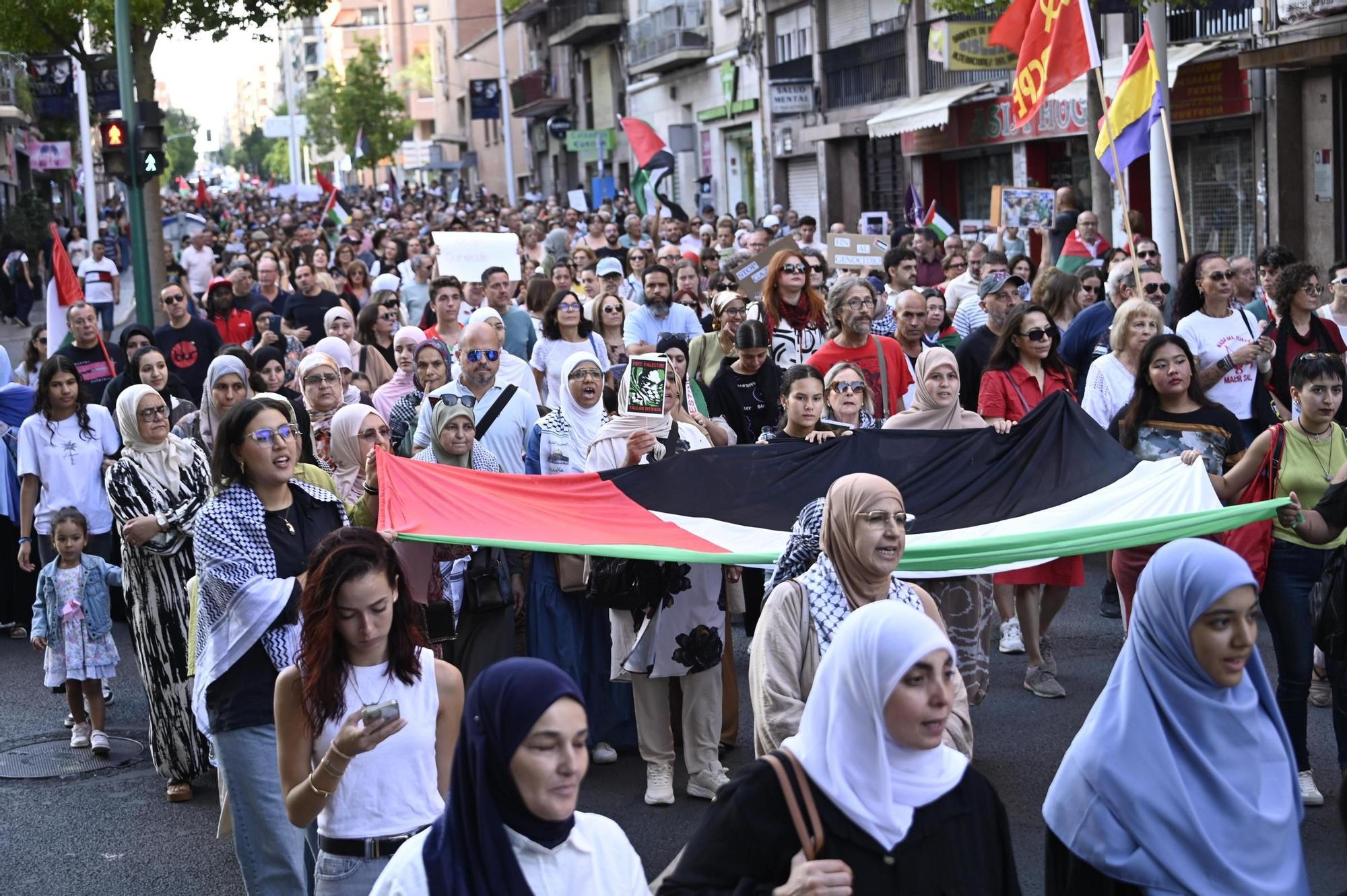 Así ha sido la multitudinaria manifestación para exigir la libertad de Palestina en Elche